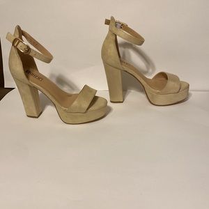 DIDIFU GORGEOUS WOMEN’S SUEDE CREAMY COLOR HEEL SIZE 7